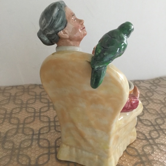 Royal Doulton Figurine Pretty Polly HN 2768 - Picture 3 of 7